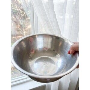 Oneida Paul Revere Reproduction Silver Bowl with Plastic Liner 8.3"